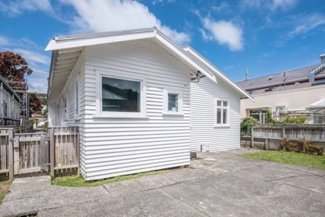 Photo of property in 202 The Parade, Island Bay, Wellington, 6023