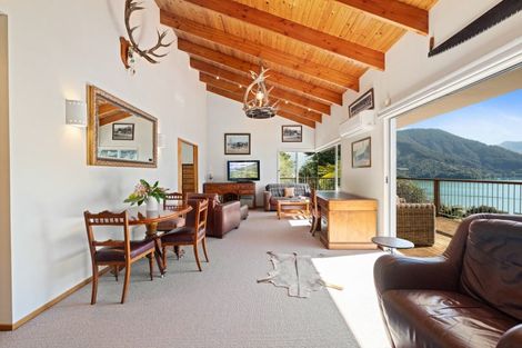 Photo of property in 674 Moetapu Bay Road, Moetapu Bay, Picton, 7282