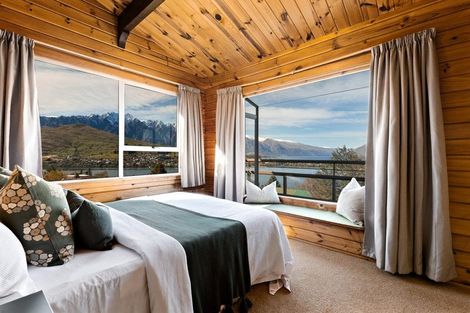 Photo of property in 20 Earnslaw Terrace, Queenstown, 9300