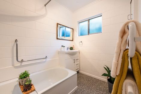 Photo of property in 35 Delhi Crescent, Khandallah, Wellington, 6035