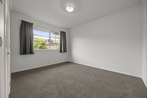 Photo of property in 17 Caulfield Place, Awapuni, Palmerston North, 4412