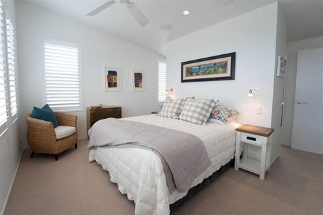 Photo of property in 32 Taumata Road, Omaha, 0986