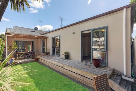 Photo of property in 33 Lazurite Drive, Westgate, Auckland, 0614