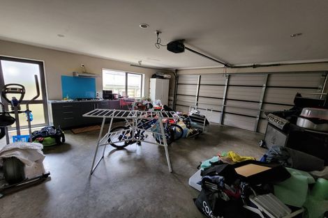 Photo of property in 46 King Charles Drive, Kingsley Heights, Upper Hutt, 5018