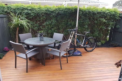 Photo of property in 4/5 Glen Road, Browns Bay, Auckland, 0630