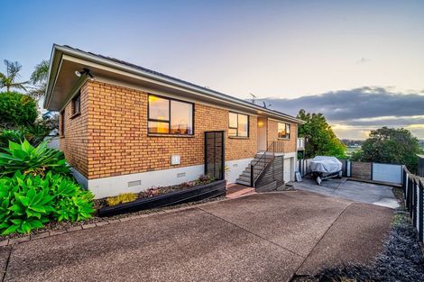 Photo of property in 19 Glenshee Place, Highland Park, Auckland, 2010