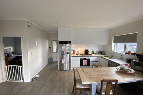 Photo of property in 18 Gilbransen Road, Kumeu, 0810