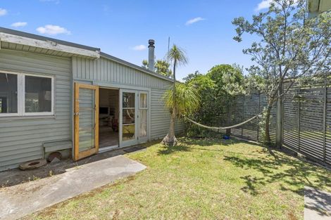 Photo of property in 26 Kent Avenue, Waitarere Beach, Levin, 5510