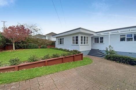 Photo of property in 32 Ngatitoa Street, Tawa, Wellington, 5028