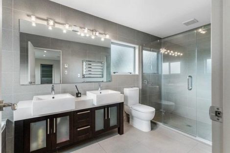 Photo of property in 12a Otahuri Crescent, Greenlane, Auckland, 1051