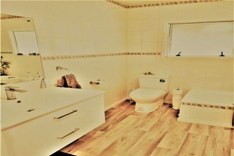 Photo of property in 36 Whitby Avenue, Whitianga, 3510