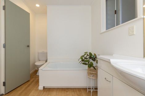 Photo of property in 11 Hadfield Place, Paraparaumu Beach, Paraparaumu, 5032