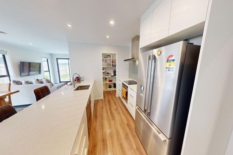 Photo of property in 40 Atlantic Drive, Fitzherbert, Palmerston North, 4410