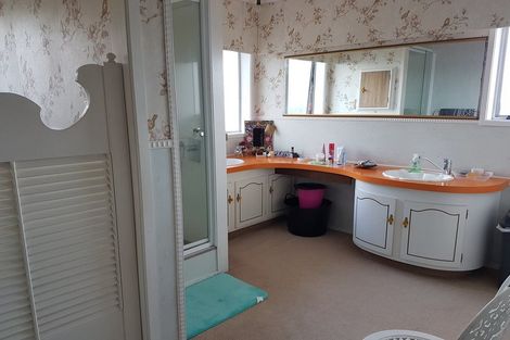 Photo of property in 2 Shepherds Road, Papakura, 2110