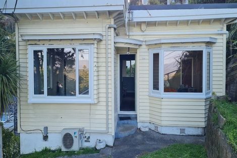 Photo of property in 16 Moffitt Street, Vogeltown, Wellington, 6021