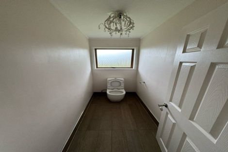 Photo of property in 11 Ian Place, Glendene, Auckland, 0602