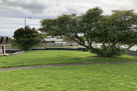 Photo of property in 111 Farquhar Road, Glendene, Auckland, 0602