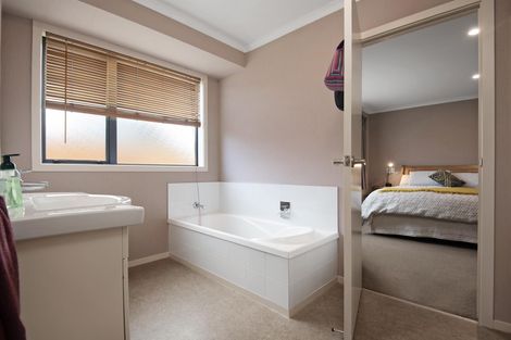 Photo of property in 20 Chestnut Close, Kelvin Grove, Palmerston North, 4414