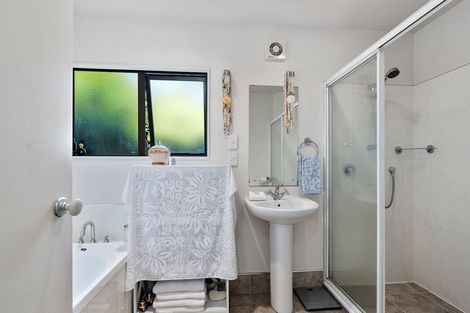 Photo of property in 2/222 Forrest Hill Road, Forrest Hill, Auckland, 0620