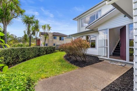Photo of property in 31 Harrowglen Drive, Northcross, Auckland, 0632