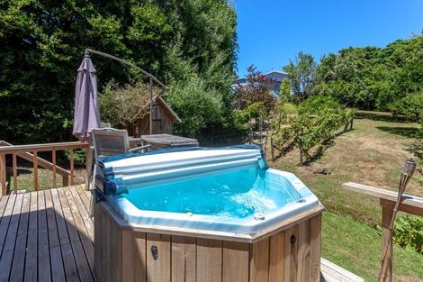 Photo of property in 2 Oxford Terrace, Coromandel, 3506