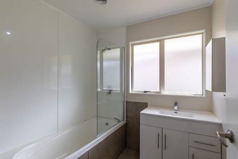 Photo of property in 100e Parrs Cross Road, Henderson, Auckland, 0612