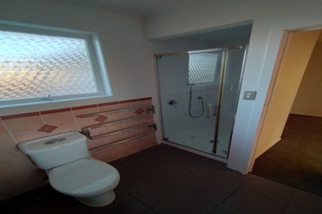 Photo of property in 22 Raymond Terrace, Northcote, Auckland, 0627