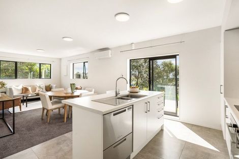 Photo of property in 15 Mcdowell Crescent, Hillcrest, Auckland, 0627