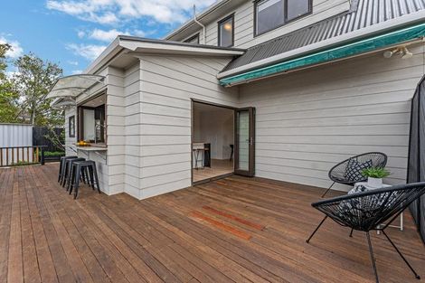 Photo of property in 12 Cleve Road, Green Bay, Auckland, 0604
