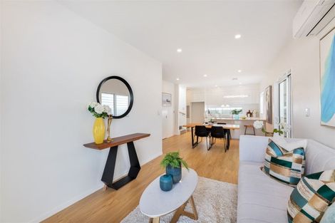 Photo of property in 3d Kingdale Road, Henderson, Auckland, 0610