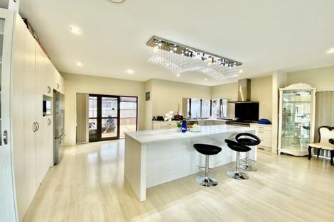 Photo of property in 26 Midhurst Avenue, Henderson, Auckland, 0612