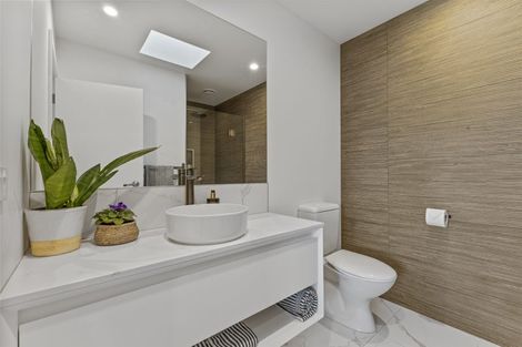 Photo of property in 250c Courtenay Street, Strandon, New Plymouth, 4312