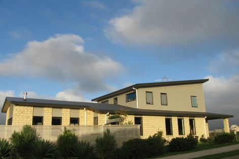 Photo of property in 2 Saint Austell Close, Camborne, Porirua, 5026