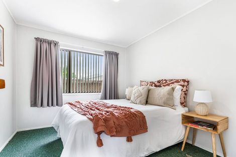 Photo of property in 1/16 Glenhaven Place, Te Atatu Peninsula, Auckland, 0610
