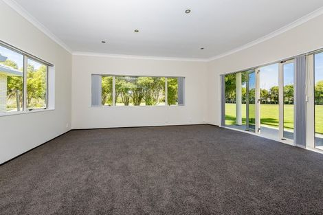 Photo of property in 154 Boord Crescent, Kumeu, 0891