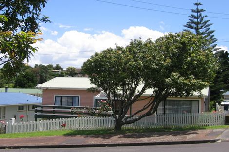 Photo of property in 22 Holbrook Street, Blockhouse Bay, Auckland, 0600