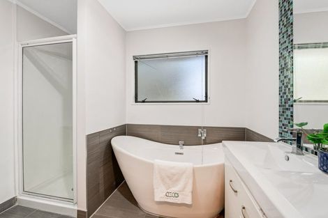 Photo of property in 2/48 Park Hill Road, Birkenhead, Auckland, 0626