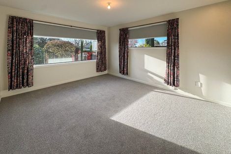 Photo of property in 2/5 Chislehurst Place, Bryndwr, Christchurch, 8052