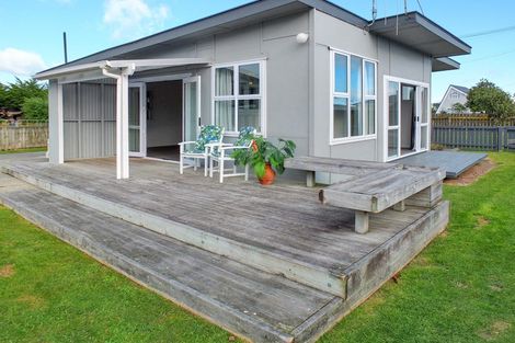 Photo of property in 27 Roore Street, Foxton Beach, Foxton, 4815