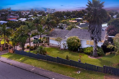 Photo of property in 14 Roick Parade, Glen Eden, Auckland, 0602