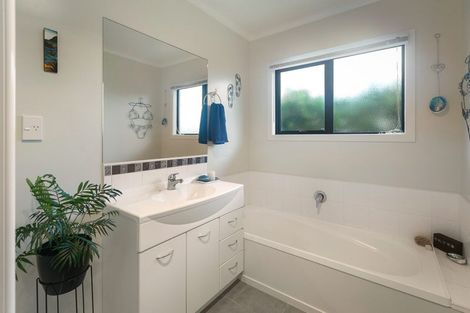 Photo of property in 13a Hillview Road, Waihi Beach, 3611