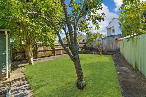 Photo of property in 1 Manapau Street, Meadowbank, Auckland, 1072