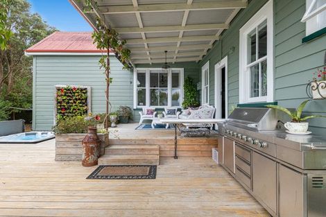 Photo of property in 1 Green Lane, Helensville, 0800