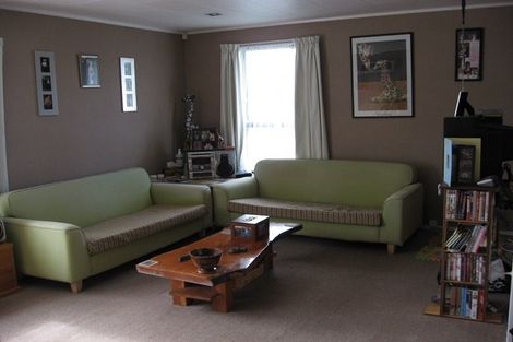 Photo of property in 1/4 Elizabeth Drive, West Harbour, Auckland, 0618