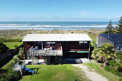 Photo of property in 75 Blue Pacific Parade, Riversdale Beach, Masterton, 5872