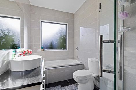 Photo of property in 44 Namsan Close, Fairview Heights, Auckland, 0632