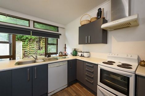 Photo of property in 6 Epsom Way, Karori, Wellington, 6012