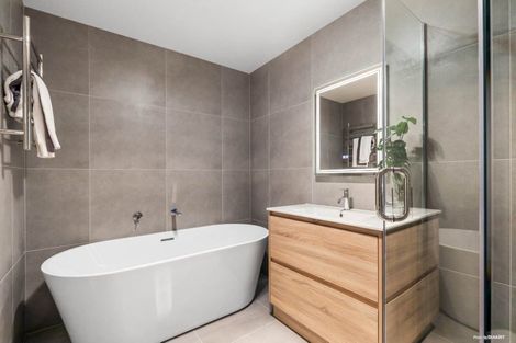 Photo of property in 2/145 Carlisle Road, Northcross, Auckland, 0632