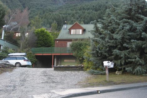 Photo of property in 33 Watts Road, Fernhill, Queenstown, 9300