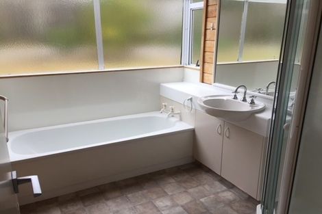 Photo of property in 36 Bronzewing Terrace, Unsworth Heights, Auckland, 0632